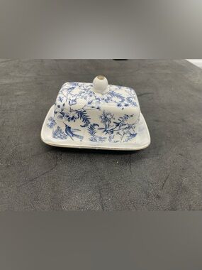 Grace Teaware blue and white floral design covered butter dish - brand new!